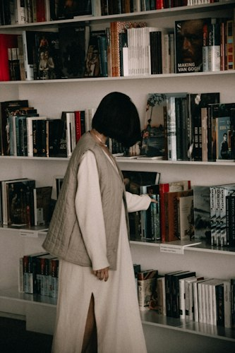 Travel Guides for Explorers